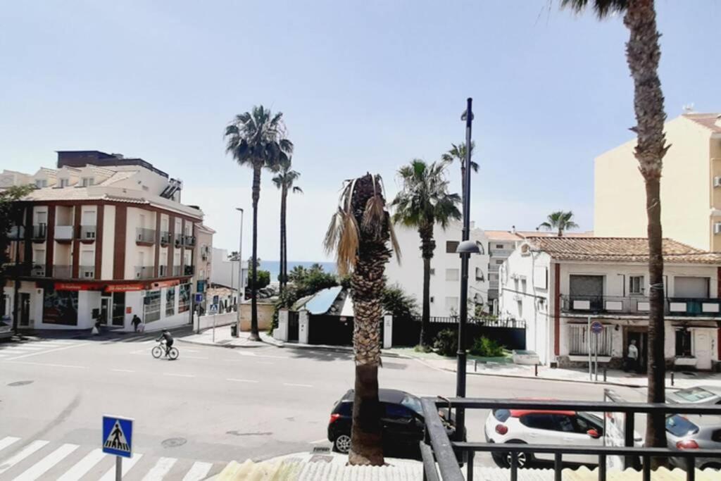 Acogedor Y Luminoso Apartamento Con Vistas Al Mar Lägenhet Rincón de la Victoria Exteriör bild